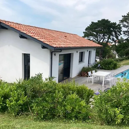 Dom wakacyjny Avec Piscine Privee, Vue Sur Et A Pied 800m *