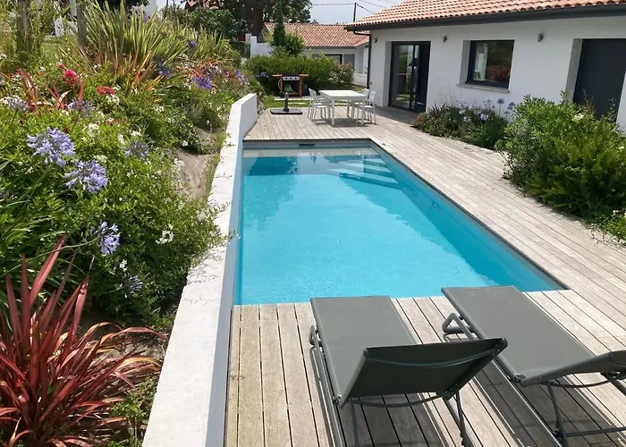 Avec Piscine Privee, Vue Sur Et A Pied 800m *