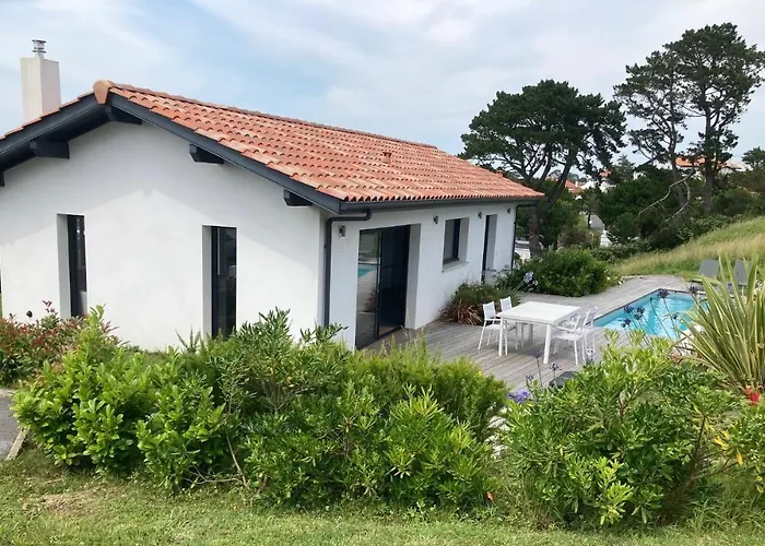 Будинок відпочинку Avec Piscine Privee, Vue Sur Et A Pied 800m *