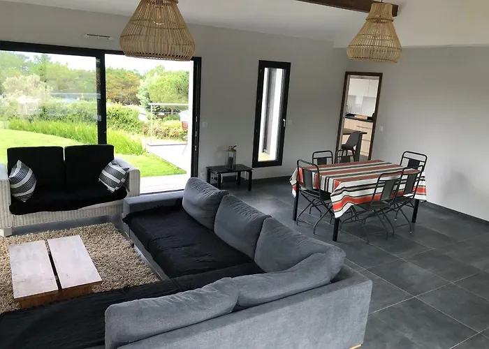 Avec Piscine Privee, Vue Sur Et A Pied 800m